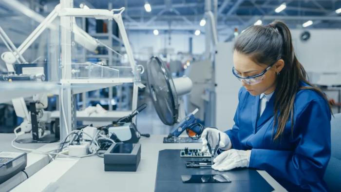 معالجة مخرطة CNC ، والابتكار بنشاط والسعي للتنمية